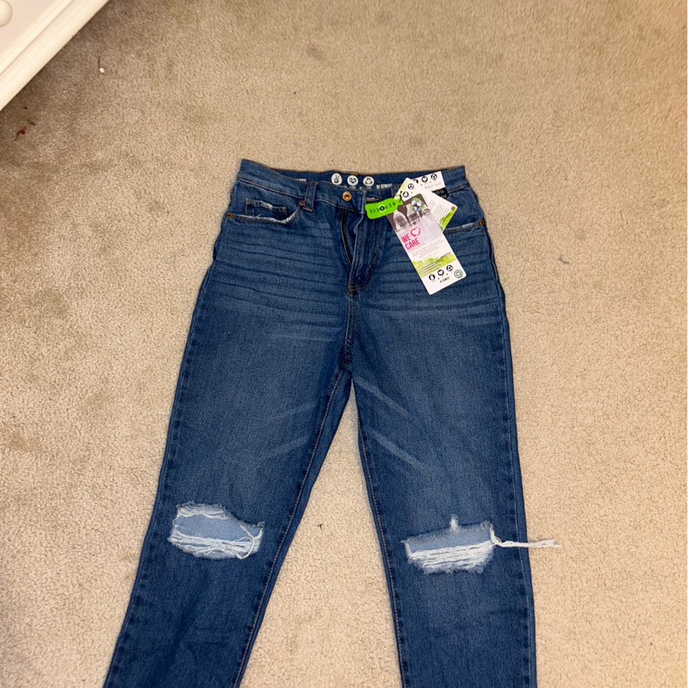 NEVER WORN Blue High Rise Mom Jeans